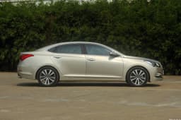 New Hyundai Mistra saloon photo gallery